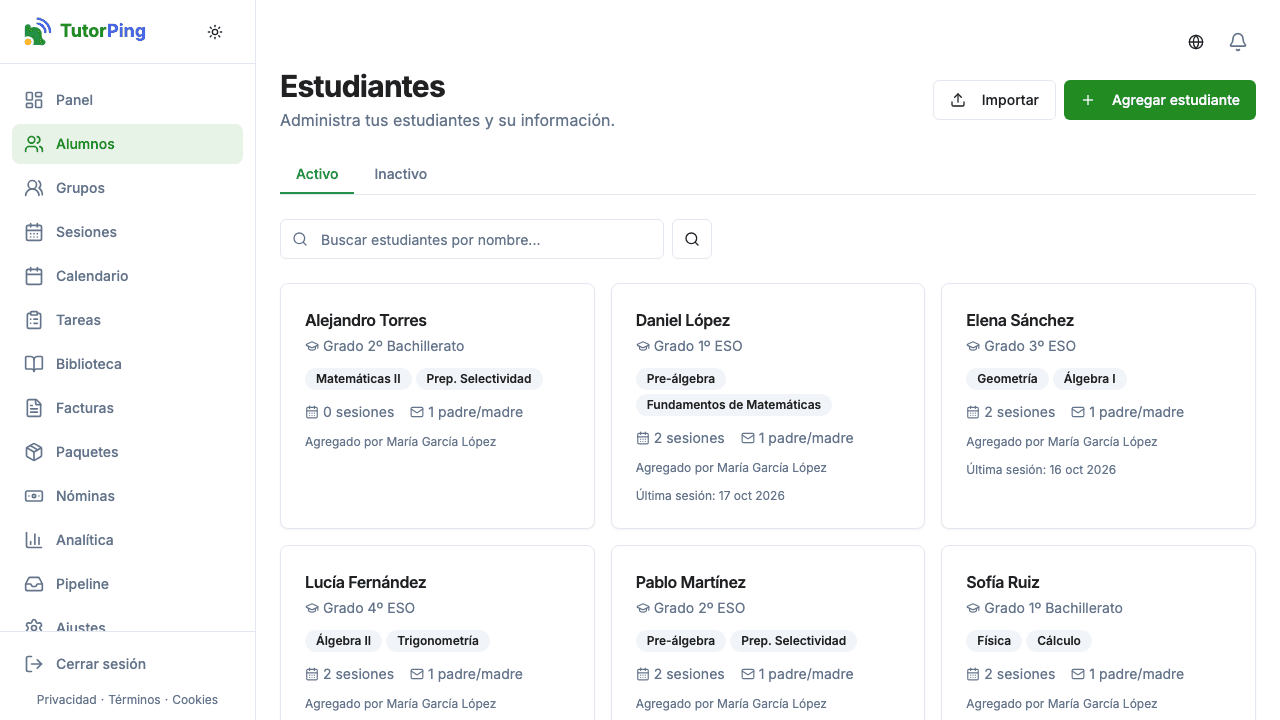 Lista de alumnos mostrando nombres, materias, información de padres y estado