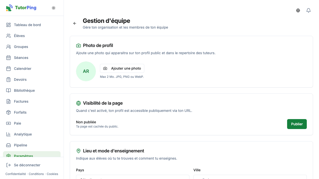 Paramètres de l'équipe montrant les détails de l'organisation, la liste des membres avec les rôles et le formulaire d'invitation