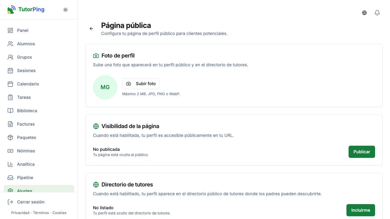 Configuración de página pública con foto de perfil, ubicación, toggle de visibilidad, slug de URL y biografía