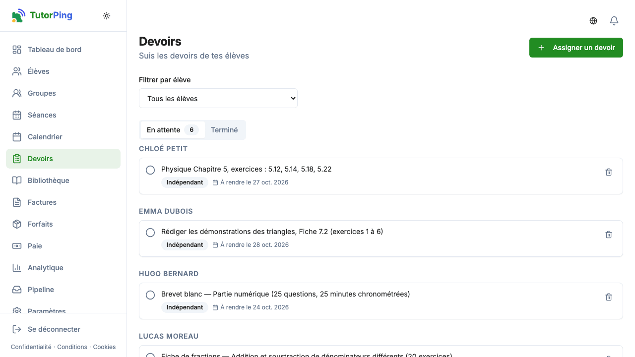 Liste des devoirs montrant titre, élève, date limite et statut